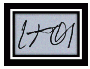 Senette imza incelemesi Taraf veya avukatı senedin aslını uzmana getirmelidir. Eğer mahkeme kasasında emanette ise uzman bizzat yerine gidip ilgili yargı merciinden izin alarak yerinde inceleme yapmalıdır. Eğer imza taklit, taşınmış veya inkar kastı ile atılmış ise imza inceleme uzmanı tarafından tespiti yapılmaktadır.